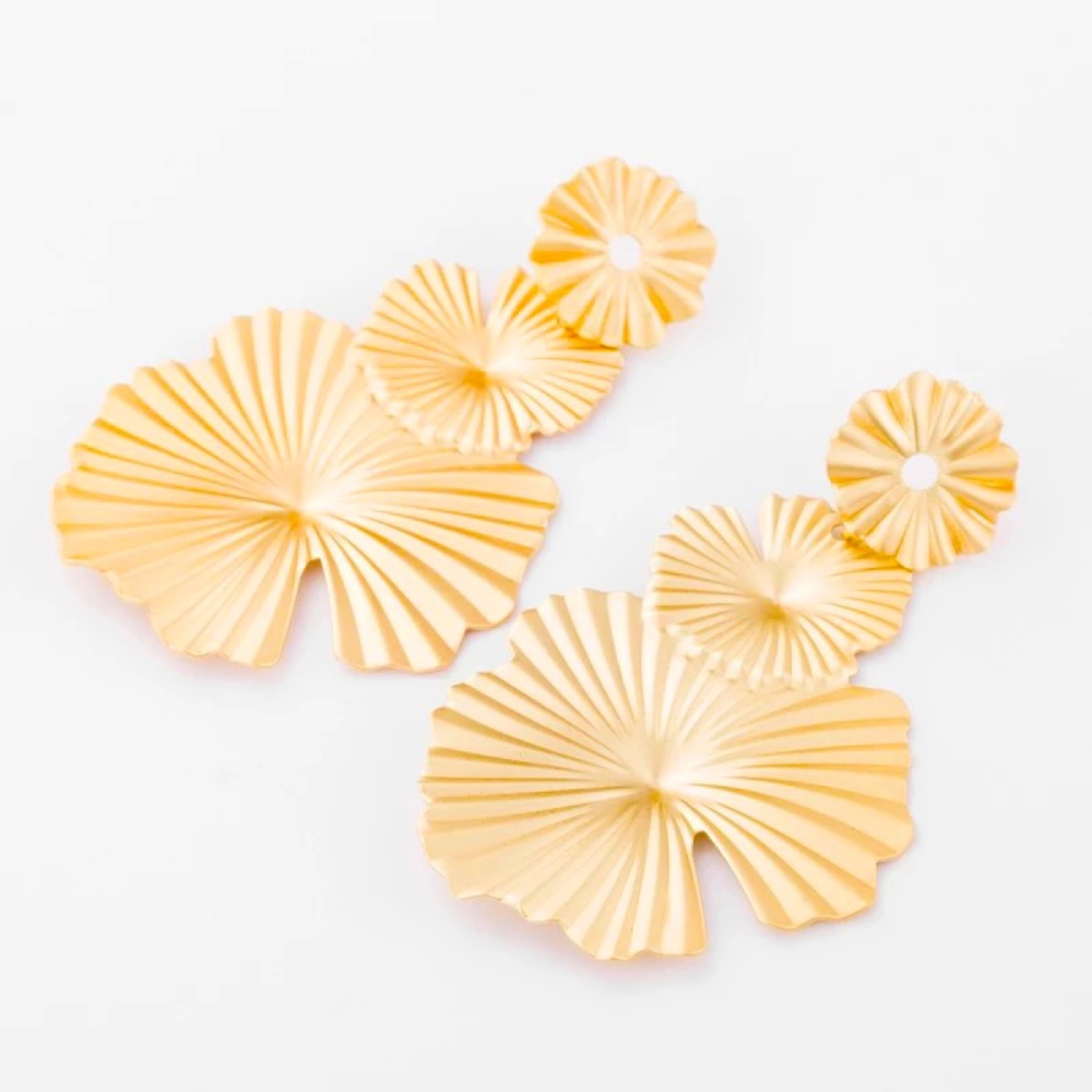 🍋2/$30 New Ridged Floral Drop Earrings - Picture 3 of 3